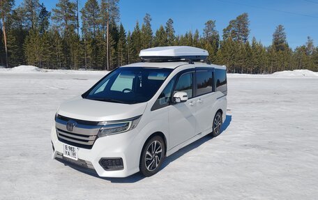 Honda Stepwgn IV, 2017 год, 3 000 000 рублей, 2 фотография
