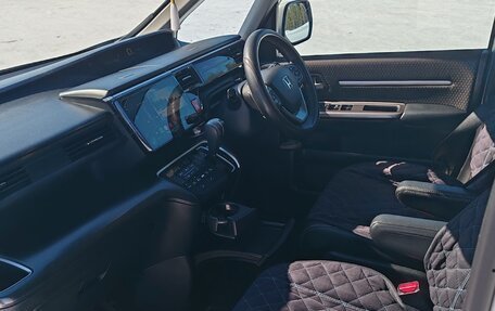 Honda Stepwgn IV, 2017 год, 3 000 000 рублей, 16 фотография