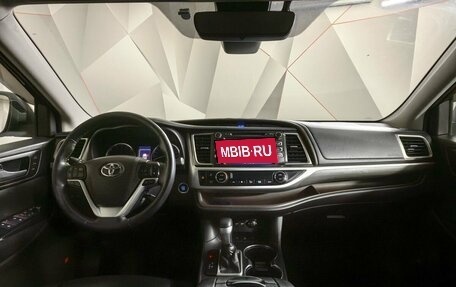 Toyota Highlander III, 2018 год, 2 900 000 рублей, 14 фотография