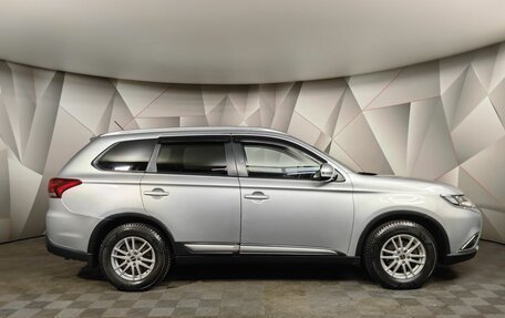 Mitsubishi Outlander III рестайлинг 3, 2016 год, 1 930 000 рублей, 6 фотография