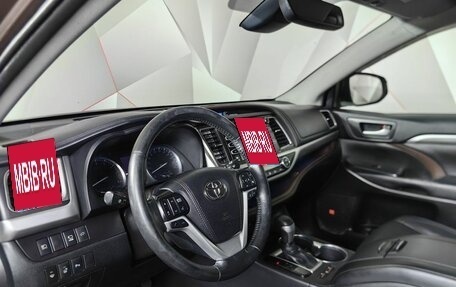 Toyota Highlander III, 2018 год, 2 900 000 рублей, 19 фотография