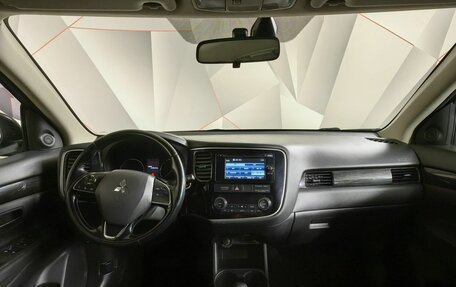 Mitsubishi Outlander III рестайлинг 3, 2016 год, 1 930 000 рублей, 14 фотография