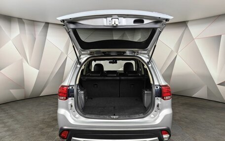 Mitsubishi Outlander III рестайлинг 3, 2016 год, 1 930 000 рублей, 12 фотография