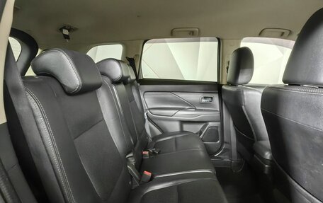 Mitsubishi Outlander III рестайлинг 3, 2016 год, 1 930 000 рублей, 16 фотография