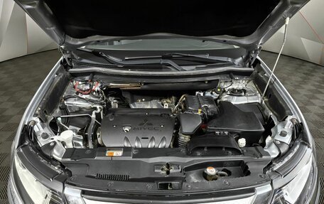 Mitsubishi Outlander III рестайлинг 3, 2016 год, 1 930 000 рублей, 11 фотография