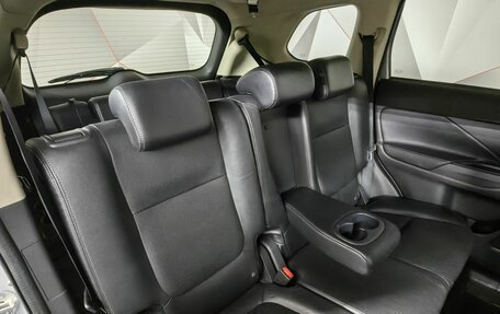 Mitsubishi Outlander III рестайлинг 3, 2016 год, 1 930 000 рублей, 17 фотография