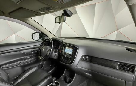 Mitsubishi Outlander III рестайлинг 3, 2016 год, 1 930 000 рублей, 13 фотография