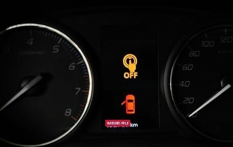 Mitsubishi Outlander III рестайлинг 3, 2016 год, 1 930 000 рублей, 18 фотография