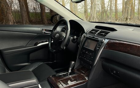 Toyota Camry, 2017 год, 1 850 000 рублей, 14 фотография