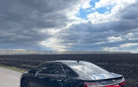 Toyota Camry, 2017 год, 1 850 000 рублей, 6 фотография