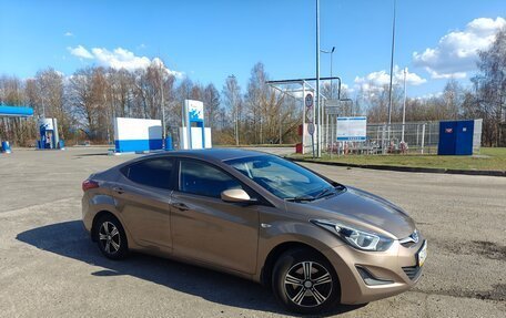 Hyundai Elantra V, 2014 год, 900 000 рублей, 2 фотография