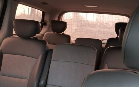 Hyundai Grand Starex Grand Starex I рестайлинг 2, 2011 год, 1 400 000 рублей, 17 фотография