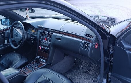 Mercedes-Benz E-Класс, 1997 год, 285 000 рублей, 7 фотография