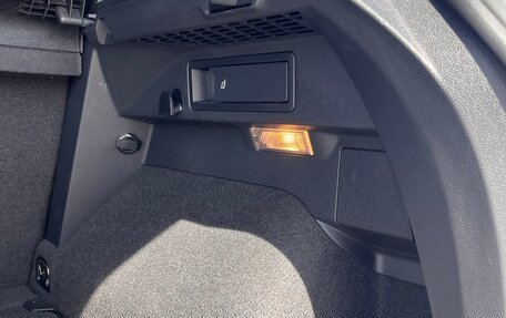 Volkswagen Tiguan II, 2021 год, 4 000 000 рублей, 14 фотография