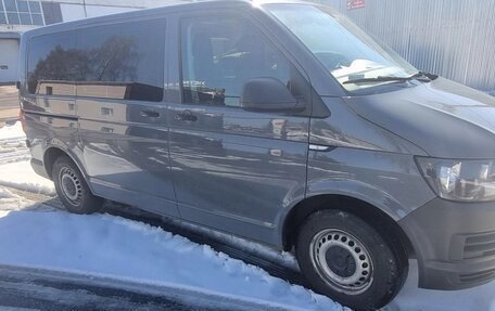 Volkswagen Caravelle T6 рестайлинг, 2017 год, 3 150 000 рублей, 2 фотография