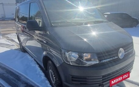Volkswagen Caravelle T6 рестайлинг, 2017 год, 3 150 000 рублей, 3 фотография
