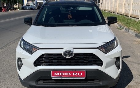 Toyota RAV4, 2021 год, 3 100 000 рублей, 1 фотография