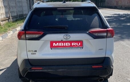 Toyota RAV4, 2021 год, 3 100 000 рублей, 3 фотография