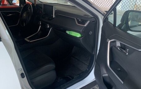 Toyota RAV4, 2021 год, 3 100 000 рублей, 6 фотография