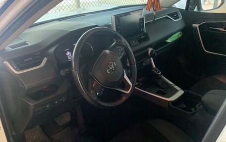 Toyota RAV4, 2021 год, 3 100 000 рублей, 5 фотография