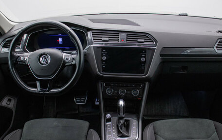 Volkswagen Tiguan II, 2018 год, 2 898 000 рублей, 13 фотография