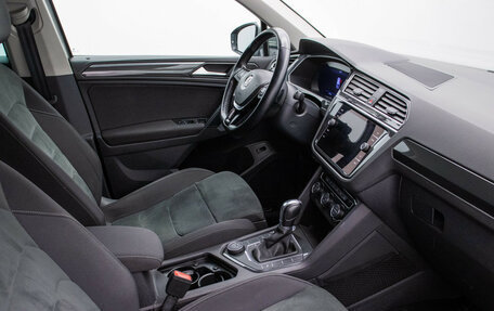 Volkswagen Tiguan II, 2018 год, 2 898 000 рублей, 9 фотография