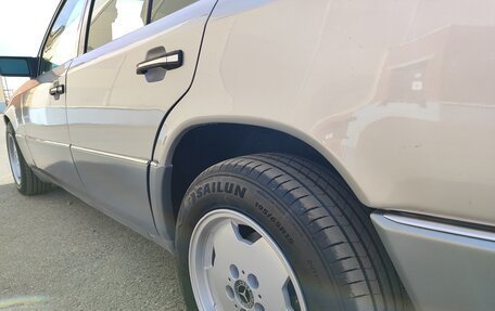 Mercedes-Benz E-Класс, 1993 год, 575 000 рублей, 10 фотография