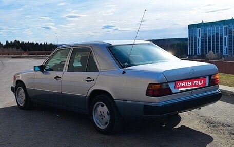 Mercedes-Benz E-Класс, 1993 год, 575 000 рублей, 7 фотография