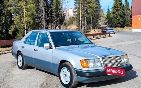 Mercedes-Benz E-Класс, 1993 год, 575 000 рублей, 4 фотография