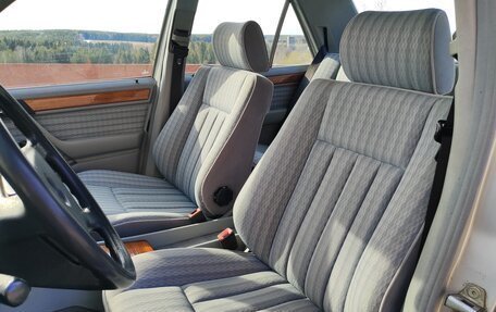 Mercedes-Benz E-Класс, 1993 год, 575 000 рублей, 16 фотография