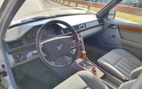 Mercedes-Benz E-Класс, 1993 год, 575 000 рублей, 15 фотография