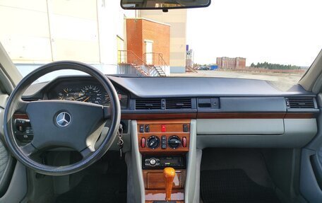 Mercedes-Benz E-Класс, 1993 год, 575 000 рублей, 22 фотография