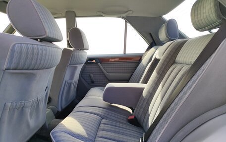 Mercedes-Benz E-Класс, 1993 год, 575 000 рублей, 20 фотография