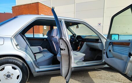 Mercedes-Benz E-Класс, 1993 год, 575 000 рублей, 24 фотография