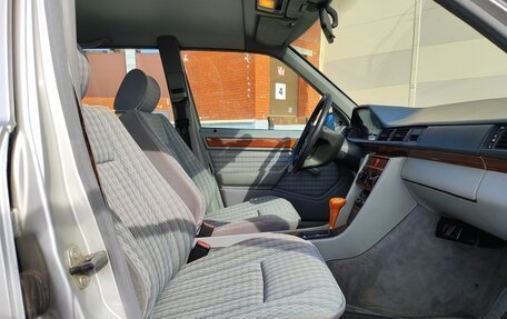 Mercedes-Benz E-Класс, 1993 год, 575 000 рублей, 26 фотография