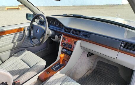 Mercedes-Benz E-Класс, 1993 год, 575 000 рублей, 25 фотография