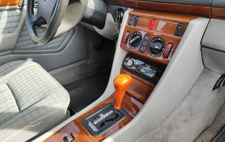 Mercedes-Benz E-Класс, 1993 год, 575 000 рублей, 31 фотография