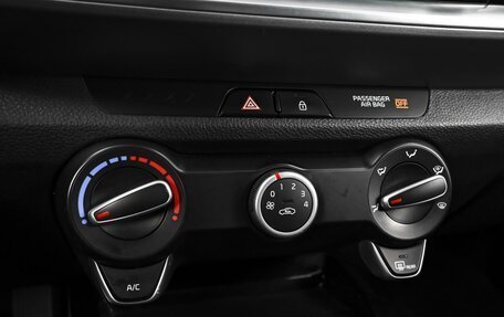 KIA Stonic, 2018 год, 1 859 000 рублей, 16 фотография