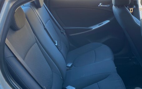 Hyundai Solaris II рестайлинг, 2014 год, 820 000 рублей, 10 фотография