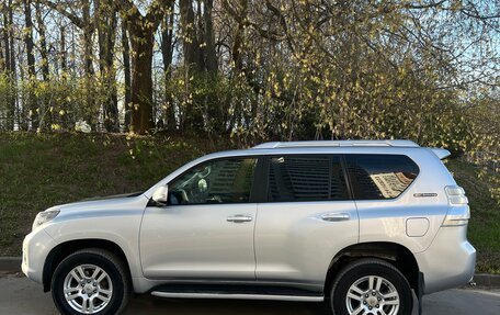 Toyota Land Cruiser Prado 150 рестайлинг 2, 2011 год, 3 000 000 рублей, 5 фотография