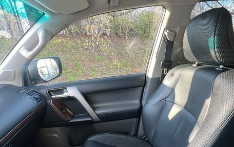 Toyota Land Cruiser Prado 150 рестайлинг 2, 2011 год, 3 000 000 рублей, 12 фотография