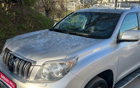 Toyota Land Cruiser Prado 150 рестайлинг 2, 2011 год, 3 000 000 рублей, 2 фотография