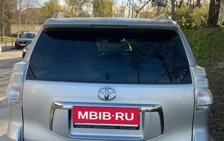 Toyota Land Cruiser Prado 150 рестайлинг 2, 2011 год, 3 000 000 рублей, 6 фотография