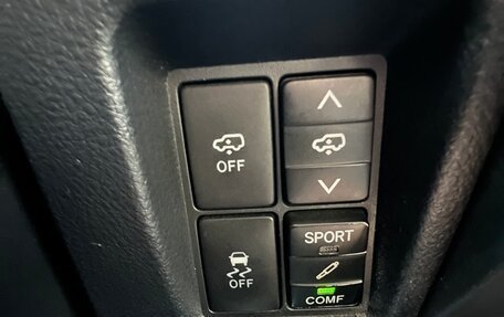 Toyota Land Cruiser Prado 150 рестайлинг 2, 2011 год, 3 000 000 рублей, 15 фотография