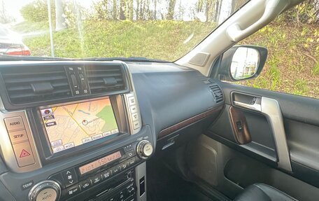 Toyota Land Cruiser Prado 150 рестайлинг 2, 2011 год, 3 000 000 рублей, 13 фотография