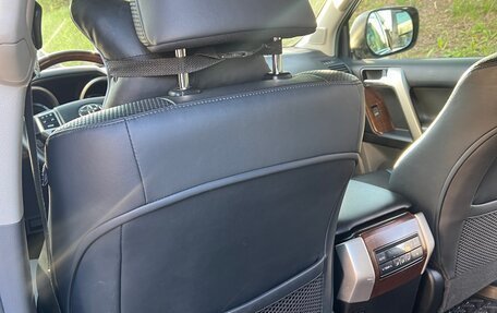 Toyota Land Cruiser Prado 150 рестайлинг 2, 2011 год, 3 000 000 рублей, 20 фотография