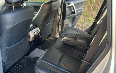 Toyota Land Cruiser Prado 150 рестайлинг 2, 2011 год, 3 000 000 рублей, 19 фотография