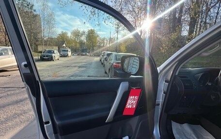 Toyota Land Cruiser Prado 150 рестайлинг 2, 2011 год, 3 000 000 рублей, 9 фотография