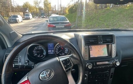 Toyota Land Cruiser Prado 150 рестайлинг 2, 2011 год, 3 000 000 рублей, 10 фотография