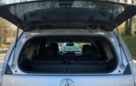 Toyota Land Cruiser Prado 150 рестайлинг 2, 2011 год, 3 000 000 рублей, 28 фотография